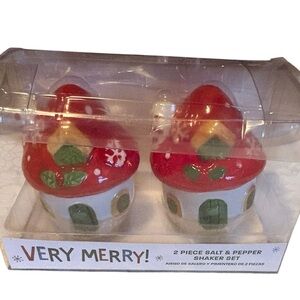 Mushroom Red and Green Salt & Pepper Shaker Set NWT